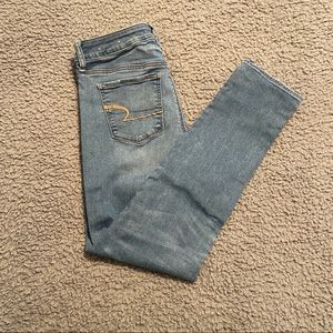 LIKE NEW • American Eagle jeans